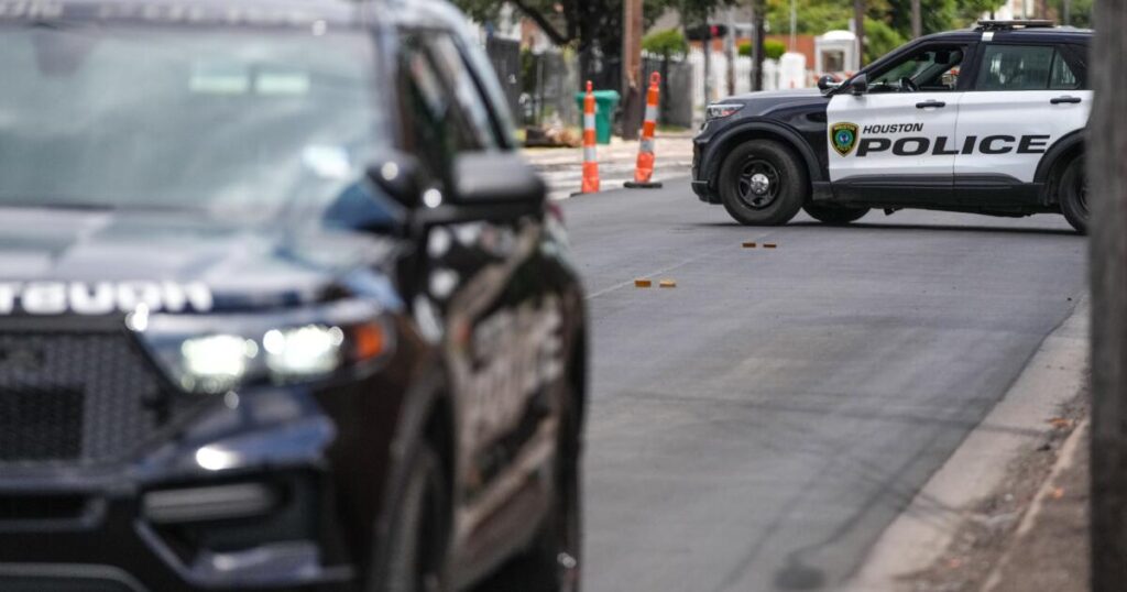 Judge bars deportation of witness in fatal ICE shooting of Mexican homebuilder