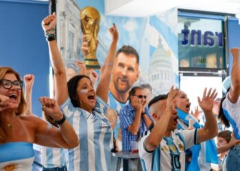 With World Cup glory on the line, Argentina fans flock to this family-run Valley mercado