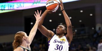 Nneka Ogwumike becomes Sparks’ all-time scoring leader in loss to Chicago