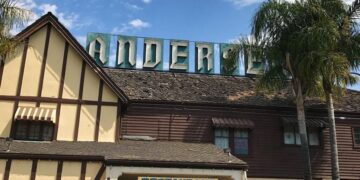 It was a California roadside icon. Then, vandals wrecked it. The sad end for Pea Soup Andersen’s