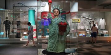Trump orders new signs outside Smithsonian claiming some exhibits are inaccurate