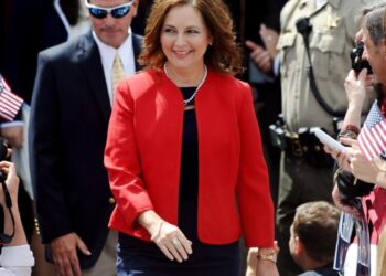 South Carolina’s governor should appoint Graham’s sister to finish his term, Trump says