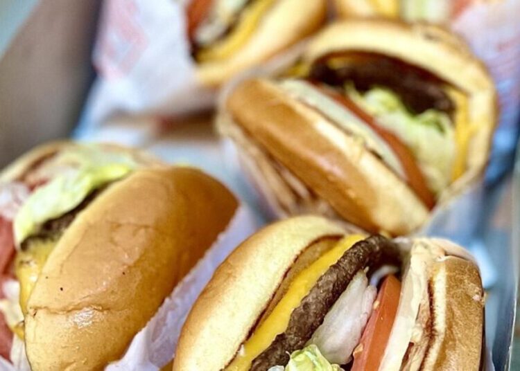 Midwest burger chain targets California, taking on In-N-Out