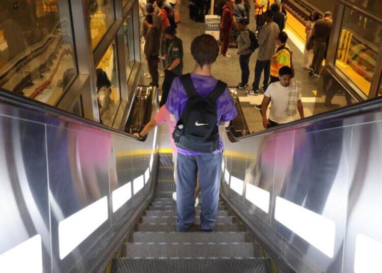 These Los Angeles college students use public transit to save money. Here’s what it’s like