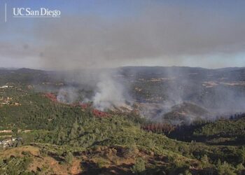 Dove fire burns near Yosemite, prompting evacuation orders in Sonora