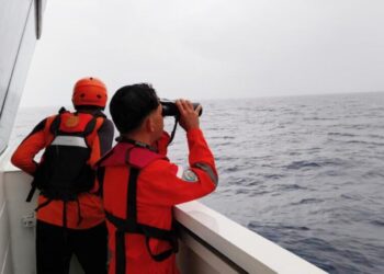 Rescuers in Indonesia find mother-and-son survivors from sunken passenger boat