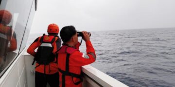 Rescuers in Indonesia find mother-and-son survivors from sunken passenger boat