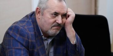 A Putin critic is convicted on charges that will keep him from campaigning for Russia’s parliament