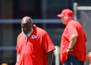 Chiefs OC Eric Bieniemy’s son arrested in connection to shooting of woman reported to be his mother