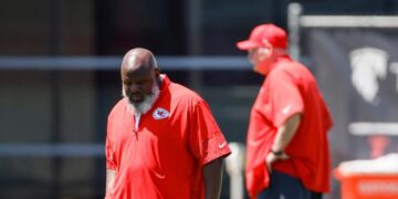 Chiefs OC Eric Bieniemy’s son arrested in connection to shooting of woman reported to be his mother