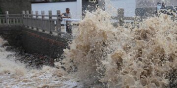 Typhoon Bavi makes landfall in eastern China as more than 1 million are evacuated