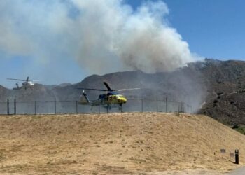 Evacuation warnings issued as more than 100 firefighters battle Lake Piru brush fire