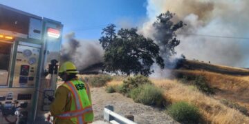 Burning semi-truck sparks brush fire near Castaic, triggering I-5 lane closures