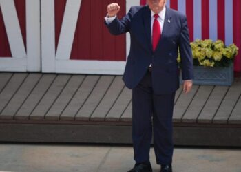 Trump and Republicans return to communist attacks against Democrats ahead of the midterm elections