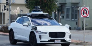 Waymo reports teen riders for bad behavior and delivers them to the police