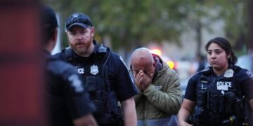 Police search for a second suspect following Seattle food festival shooting that killed 3