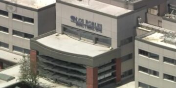 Simi Valley police shoot suspect inside Thousand Oaks hospital, spurring huge police response