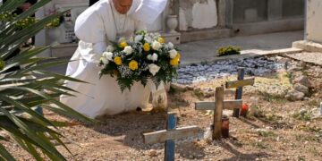Pope marks July 4 by praying in Lampedusa for migrants who died seeking freedom and prosperity