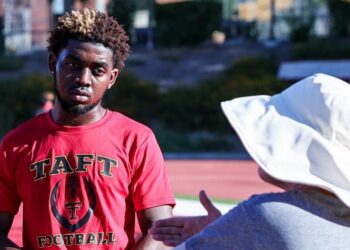 Deaf since birth, Taft High’s Carter Wallace making an impact on the football field