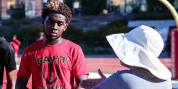 Deaf since birth, Taft High’s Carter Wallace making an impact on the football field