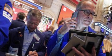 The sell-off for AI stars worsens, while oil prices keep jumping