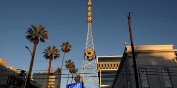 FCC will vote on lifting TV ownership cap next month