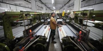 Top fashion has a problem with extreme heat as productivity falls