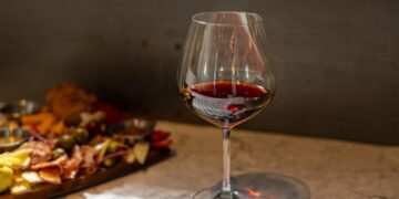 Alcohol should be stigmatized like smoking