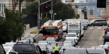 L.A. says bike lanes on Pico Boulevard would boost safety. Merchants fear fallout
