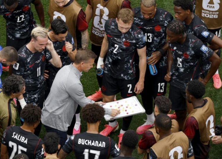 Fans slam FIFA’s cooling breaks. Why the U.S. World Cup team doctor disagrees