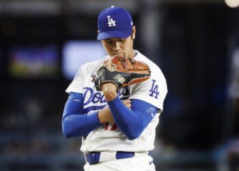 Shohei Ohtani’s knee troubles creating a major pitching dilemma for Dodgers
