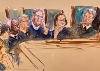How Roberts led a fractured Supreme Court to wins for the right and defeats for Trump