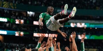 Mexico ends World Cup knockout round drought, defeats Ecuador to reach Round of 16