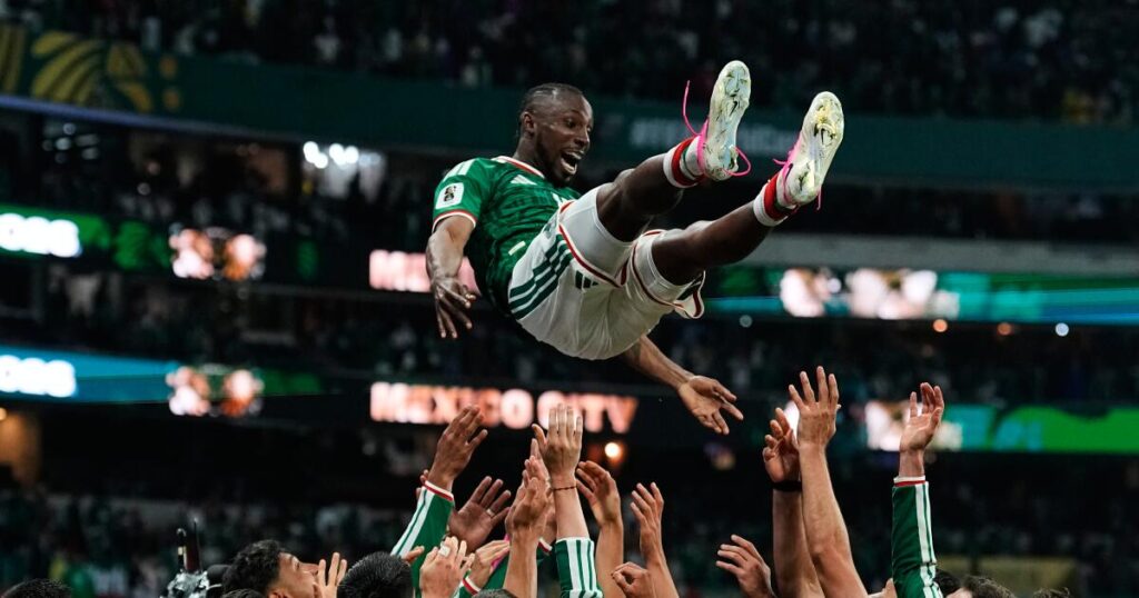 Mexico ends World Cup knockout round drought, defeats Ecuador to reach Round of 16