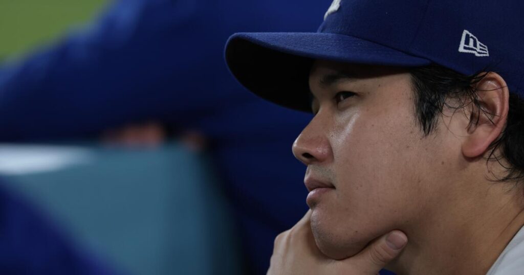 Dodgers pull Shohei Ohtani from lineup as knee problem sparks new concerns