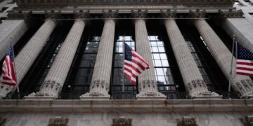 Oil prices jump, while the Dow drops more than 1,100 as sinking AI stocks drag Wall Street lower
