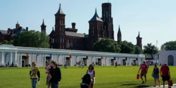 ‘Bizarre’: Trump mocked after ‘dumbest’ order yet installs warnings outside Smithsonian