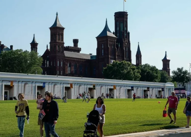 ‘Bizarre’: Trump mocked after ‘dumbest’ order yet installs warnings outside Smithsonian