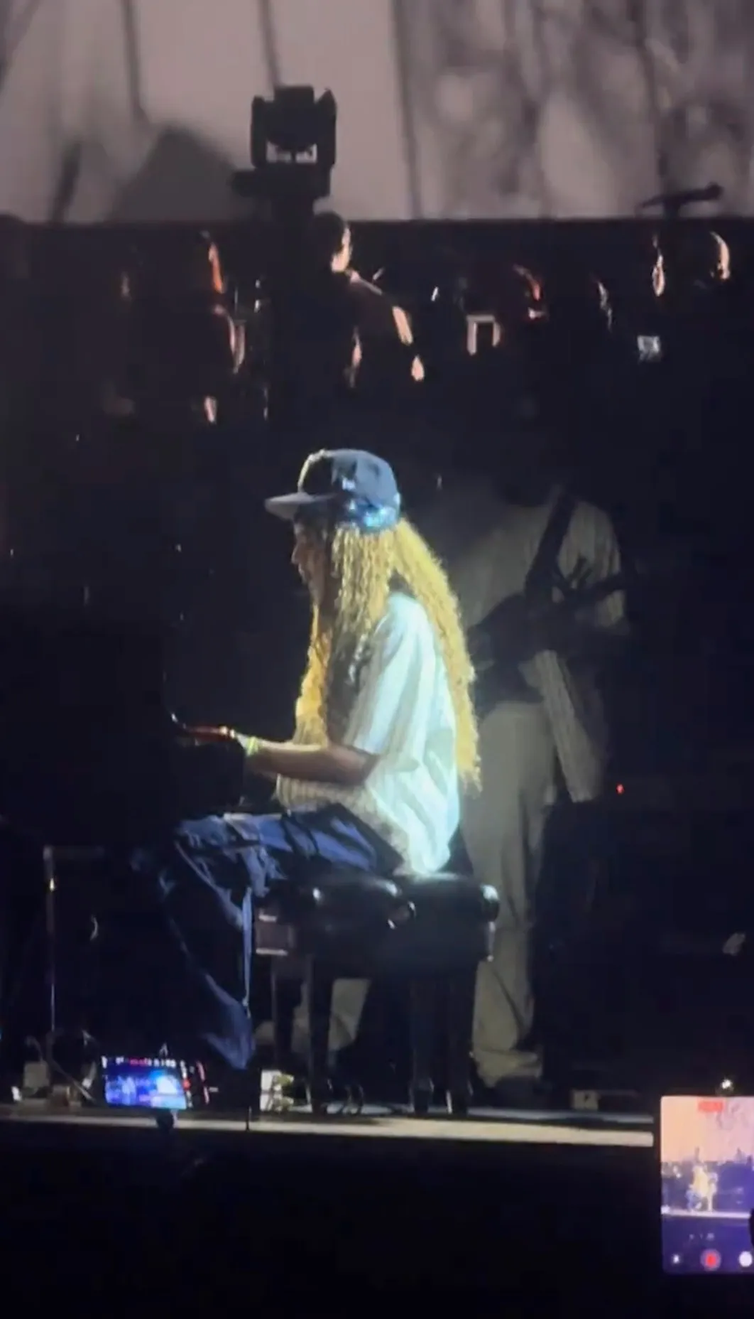 Blue Ivy playing piano at her dad's concert.