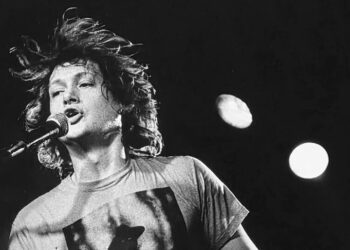 Jeff Conolly, Manic Garage-Rock Frontman, Dies at 69