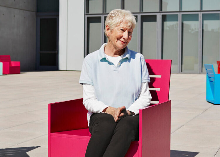 Mary Heilmann, Painter of Vividly Wobbly Abstractions, Dies at 86
