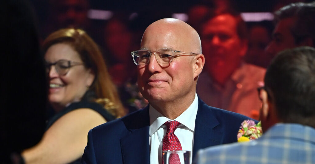 Home Depot’s Chief Is Stepping Down for Medical Leave