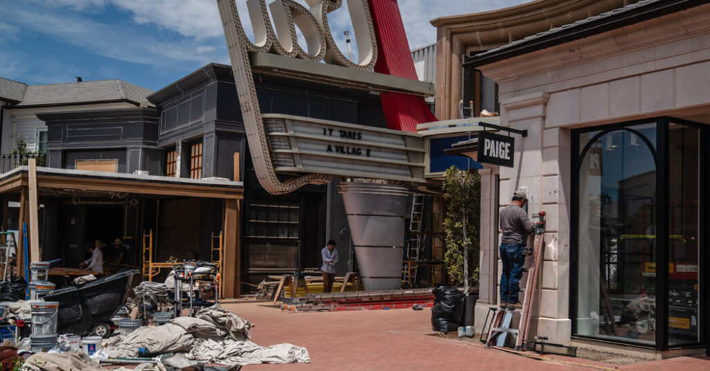 A Mall in the Palisades, Protected From Wildfire, Prepares to Reopen