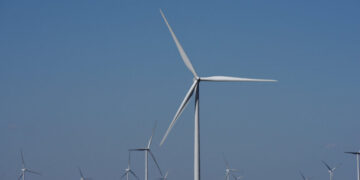 Federal Judge Orders Pentagon to Lift Freeze on Wind Power