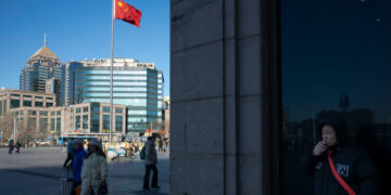 China’s Nonsmokers Try to Clear the Air, One Confrontation at a Time