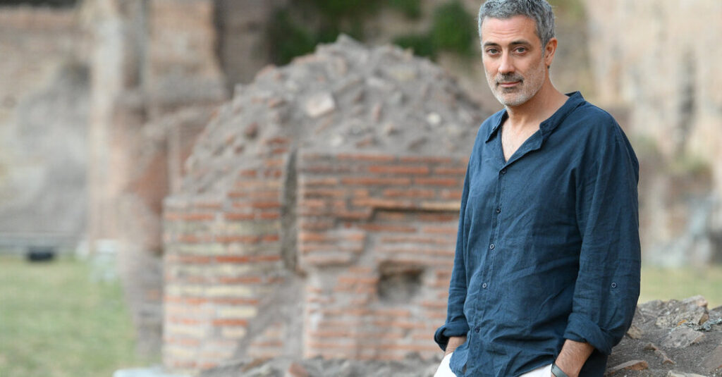 Close and Loving, or Oppressive? A Novelist Takes Aim at Italian Families.