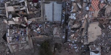 On Venezuela’s Coast, Life Is Reduced to Survival and Burial