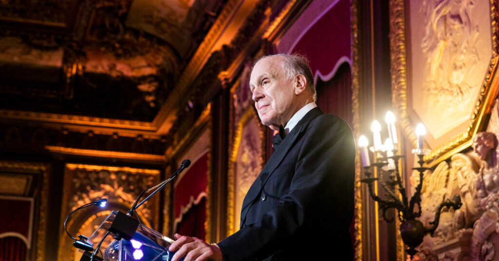 Ronald Lauder, a Billionaire G.O.P. Backer, Closes His Wallet