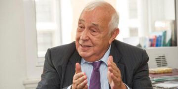 Robert Skidelsky, Definitive Biographer of Keynes, Dies at 86
