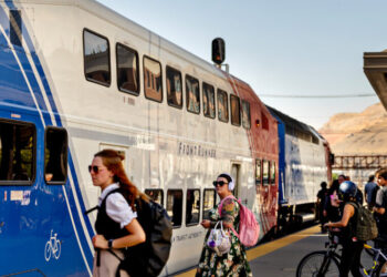 Democrats Accuse Trump Administration of Stonewalling Major Transit Projects
